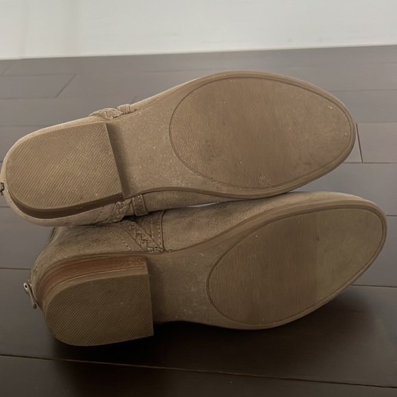 SO memory foam tan zip up back booties 1” heel Girls sz 4 - Picture 7 of 7